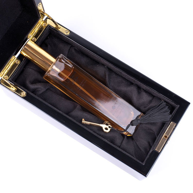 Élégante Boîte à Parfum En Bois Avec Charnières Dorées Et Serrure