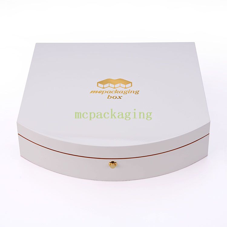 Boîte de parfum en bois de laque noire de logo adapté aux besoins du client par luxe en gros avec la serrure