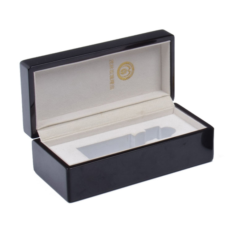 Rectangulaire élastique charnière côté rabondage noir peinture brillante à l'huile essentielle parfume en bois emballage intérieur en velours perlé beige personnalisé