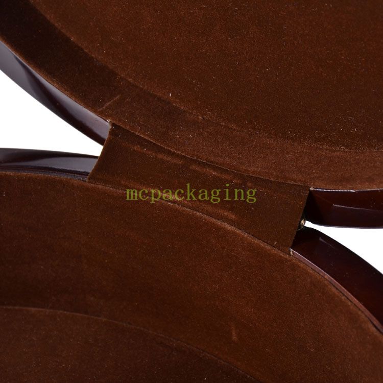 KSA Jeddah Saison de lune Forme en bois Dates de chocolat Gft Box Affichage à Dubaï