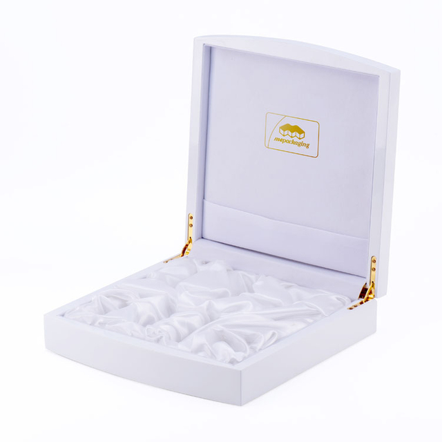 Une collection de style oriental classique et à la mode de parfum de peinture à toit incurvé exquis