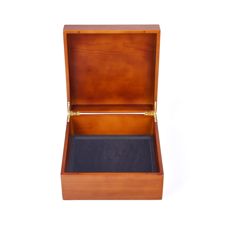 Boîte cadeau en bois gravé en bois à charnière Matt Matt
