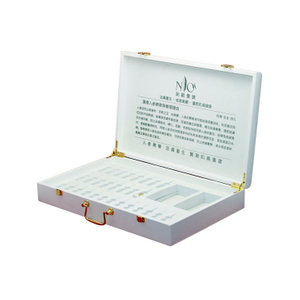 Jeweley White Watch Razor Collar Pin Pearl GVP White PU Le cuir Logo Cosmetic Cosmetic Essential Huile Boîte d'emballage
