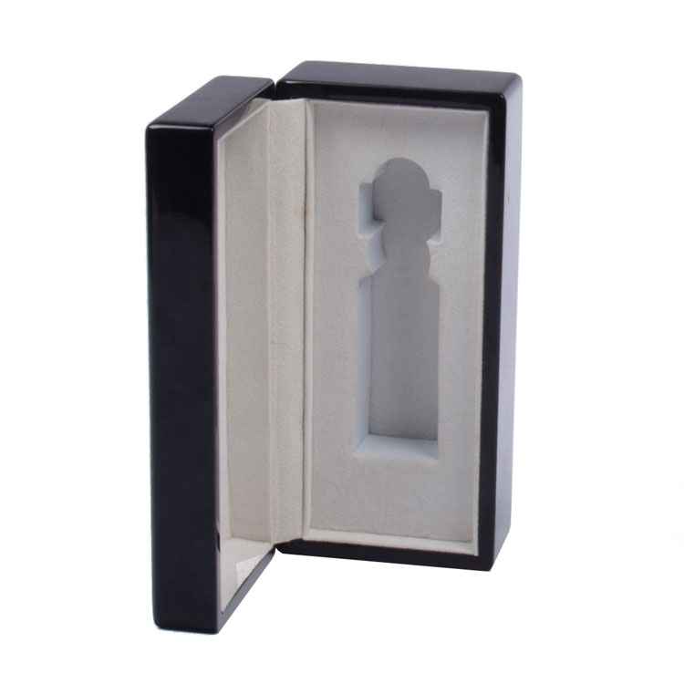 Rectangulaire élastique charnière côté rabondage noir peinture brillante à l'huile essentielle parfume en bois emballage intérieur en velours perlé beige personnalisé