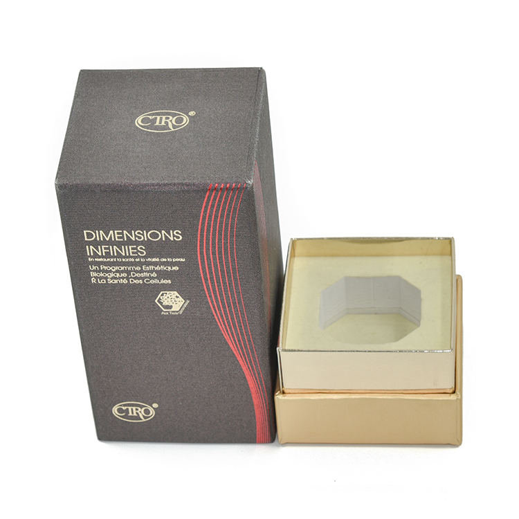Cardon en carton en papier ondulé rigide durable.