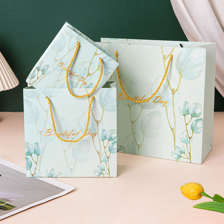 Sacs en papier kraft personnalisés avec logo et poignée
