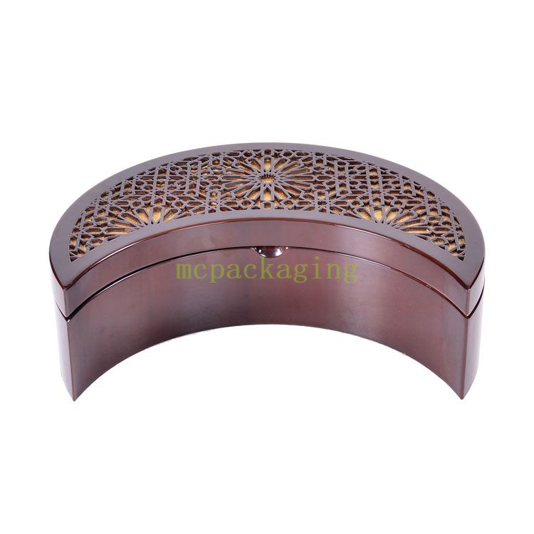 KSA Jeddah Saison de lune Forme en bois Dates de chocolat Gft Box Affichage à Dubaï