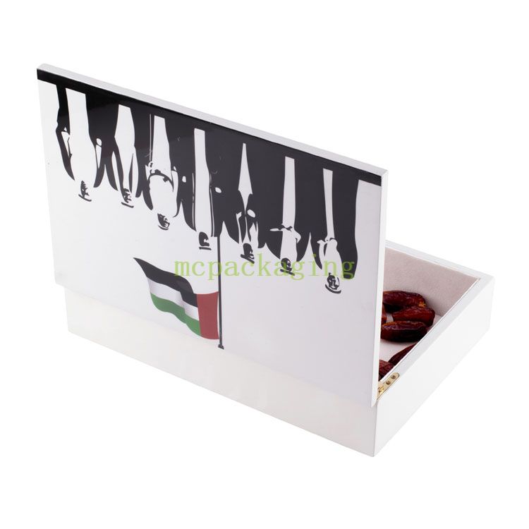 KSA JEDDAH Saison en bois Boîte en bois personnalisée Custom Custom White Open Open Lacher Gravé Côte en bois Gift Bocolates Boîte en bois Boîte en bois