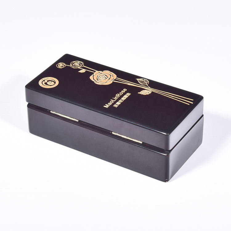 Rectangulaire élastique charnière côté rabondage noir peinture brillante à l'huile essentielle parfume en bois emballage intérieur en velours perlé beige personnalisé