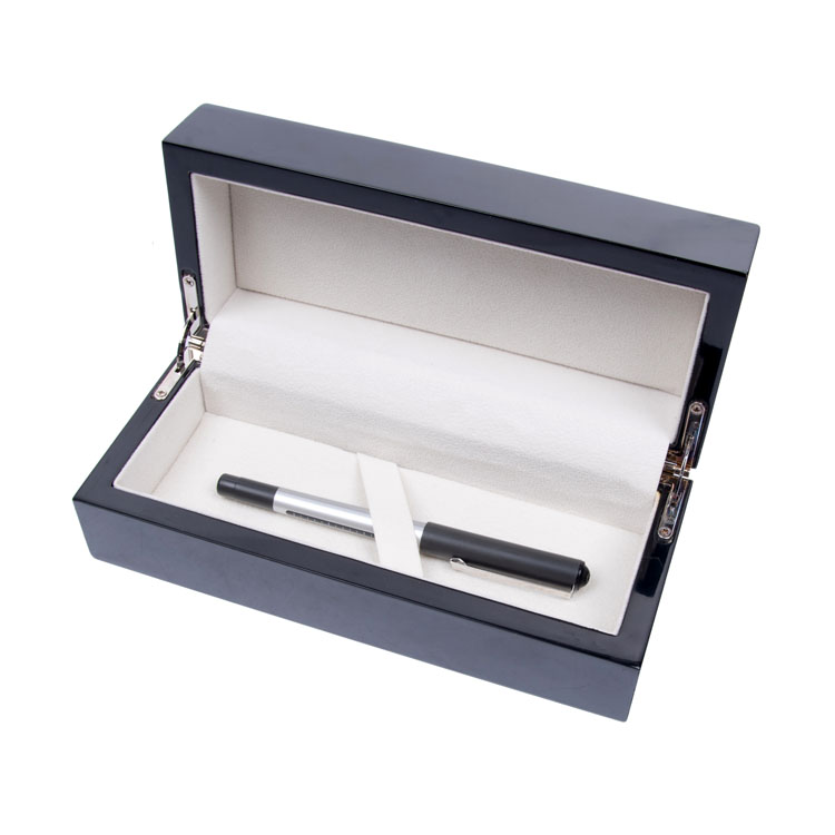 Wood USB Black plus tenant une boîte à enclos en bois avec logo personnalisé