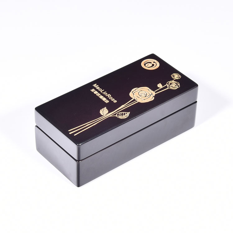 Rectangulaire élastique charnière côté rabondage noir peinture brillante à l'huile essentielle parfume en bois emballage intérieur en velours perlé beige personnalisé