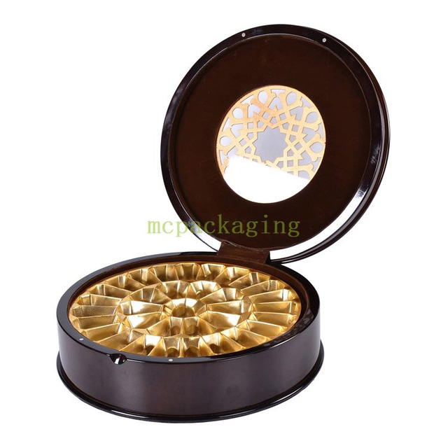 Conception rigide medjool avec séparateurs islamiques Bateel exquis Latéraux arabie arabie à la gamme de dates en bois.